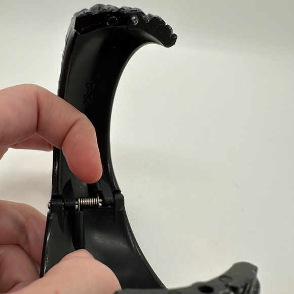 Plastic silver and black colors owl hinge bangle bracelet - Picture 4 of 7